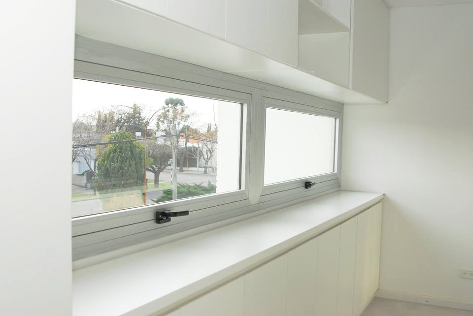 Ventana proyectante de aluminio