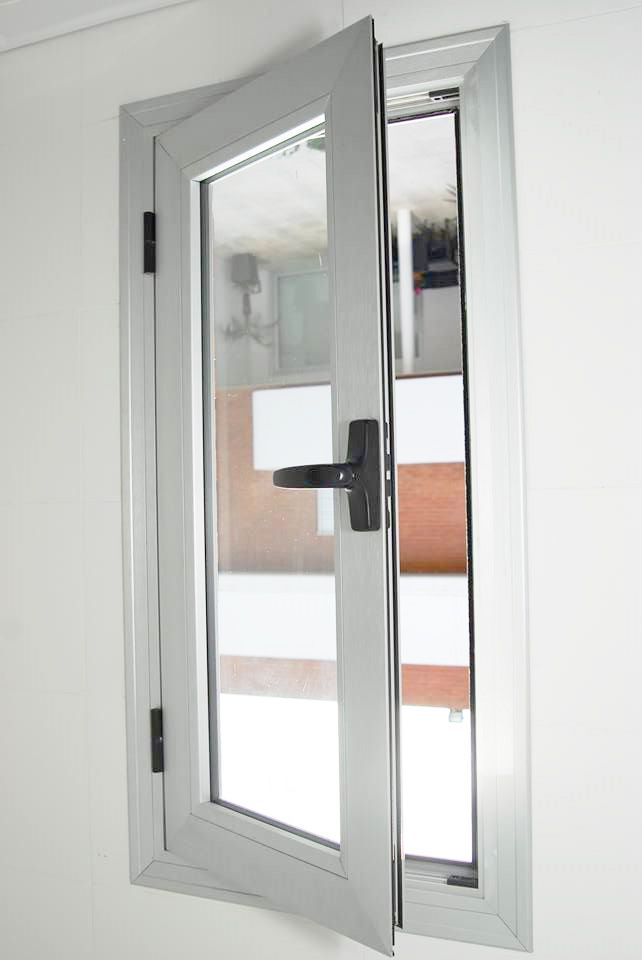 Ventana rebatible - Aluminio